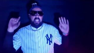 محكوم بالإعلام